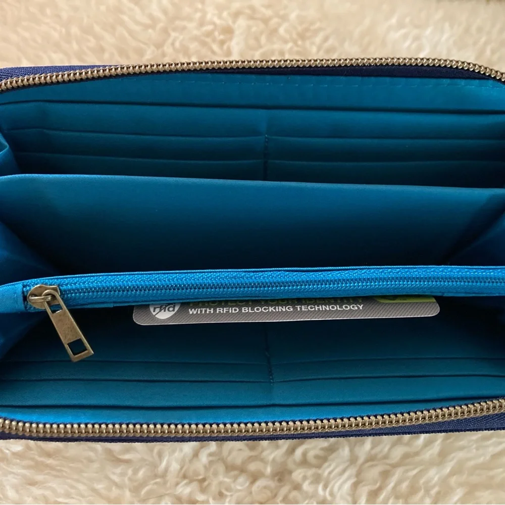 NWT Travelon RFID wallet - Picture 3 of 4